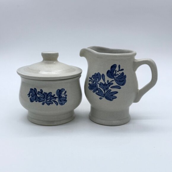 Vintage Pfaltzgraff Stoneware Creamer & Sugar Bowl Set With Blue Floral Design - Picture 4 of 5